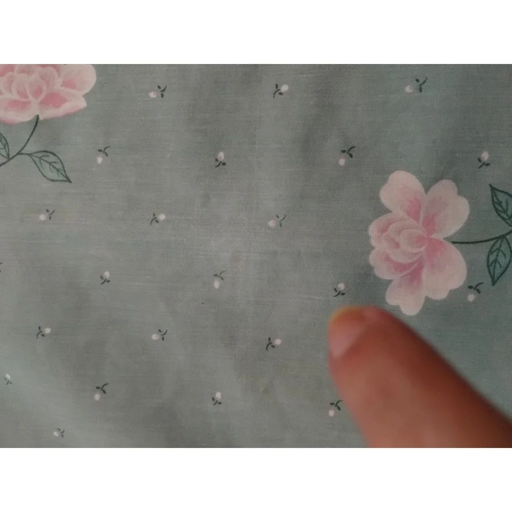 Set Of 2 Vintage Pillowcases Scalloped Edge Rose Bud Floral Print 30